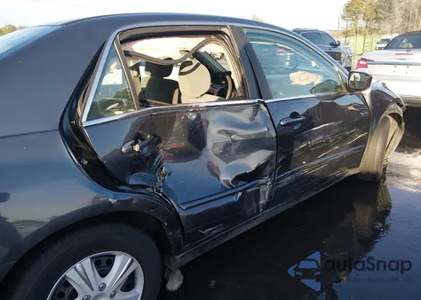 2006 Honda Accord 2.4 Lx z USA, uszkodzony, nr VIN 1HGCM56476A172653